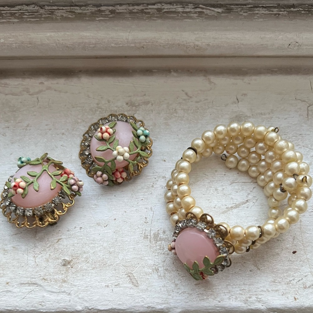 *Rare Find* 1940’s Vintage Flower clip-on earrings and matching cuff